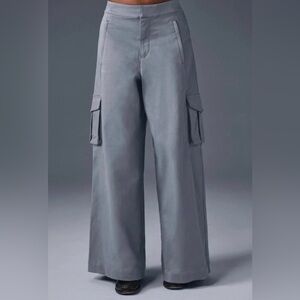 ALO Yoga “Show Off” Cargo Wide Leg Trouser - size L - new without tag